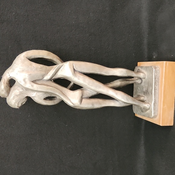 Elegant Gray Sculpture -1981 Modern Art Piece - Picture 2 of 3